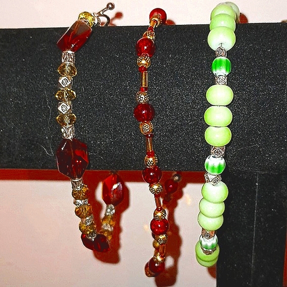 Bundle of 6 Handmade Beaded Toggle Closure 9" Anklets - Picture 5 of 5